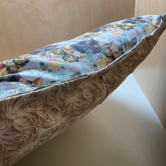 Cat-Themed Pillow Cover With Fun Cat Faces Print & Floral Accents 18" x 18" Doub - Picture 8 of 9